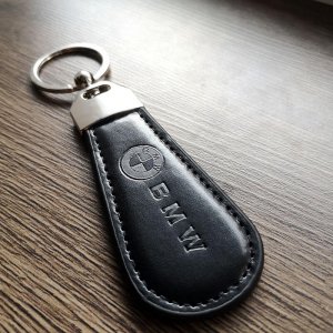 фото кожаный брелок с логотипом bmw